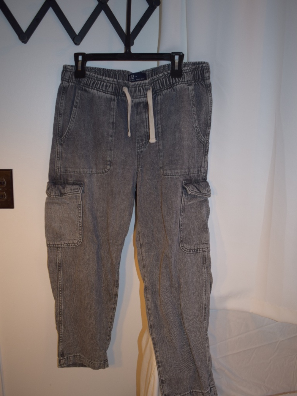 Gap Pull Cargo Jean